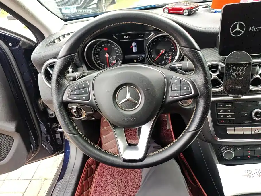 Mercedes-Benz GLA 2018 — фото 15