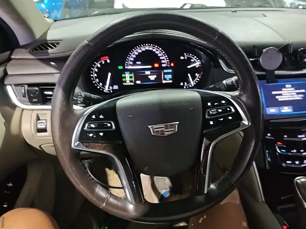 Cadillac XTS 2017 — фото 11