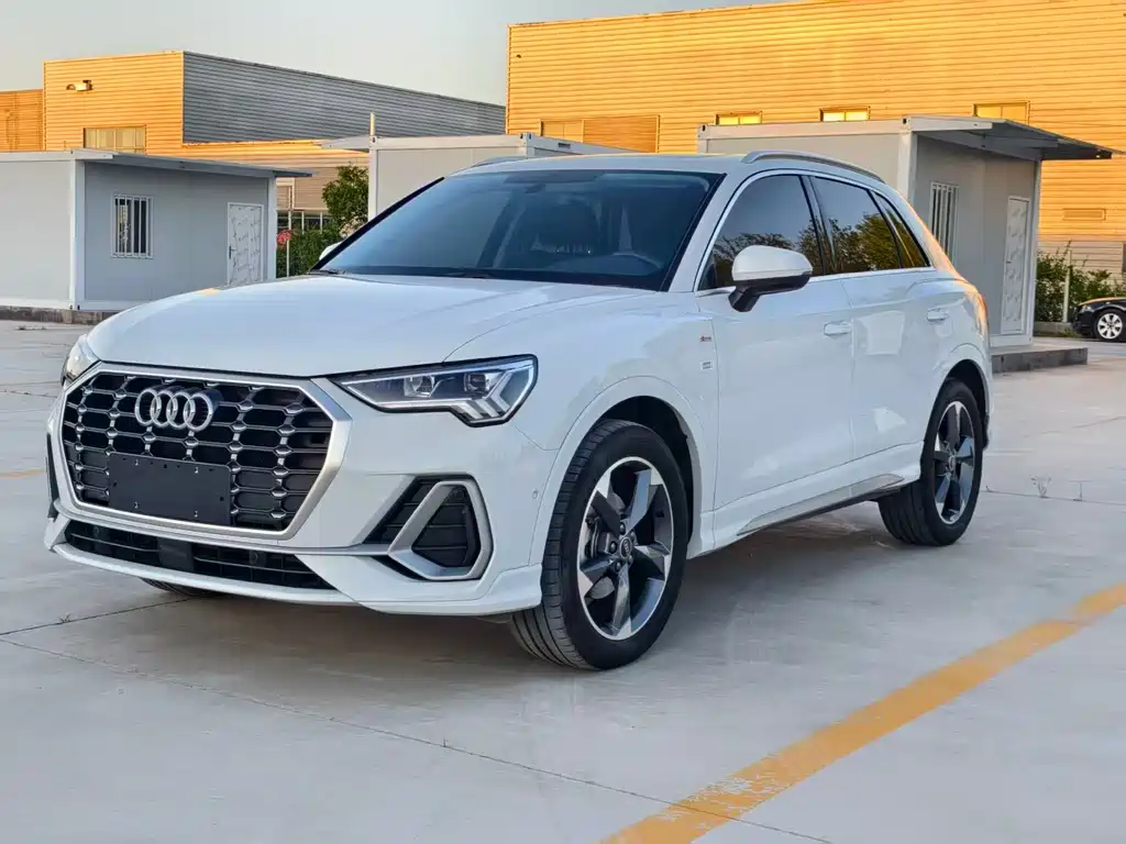 Audi Q3 2023 — фото 1