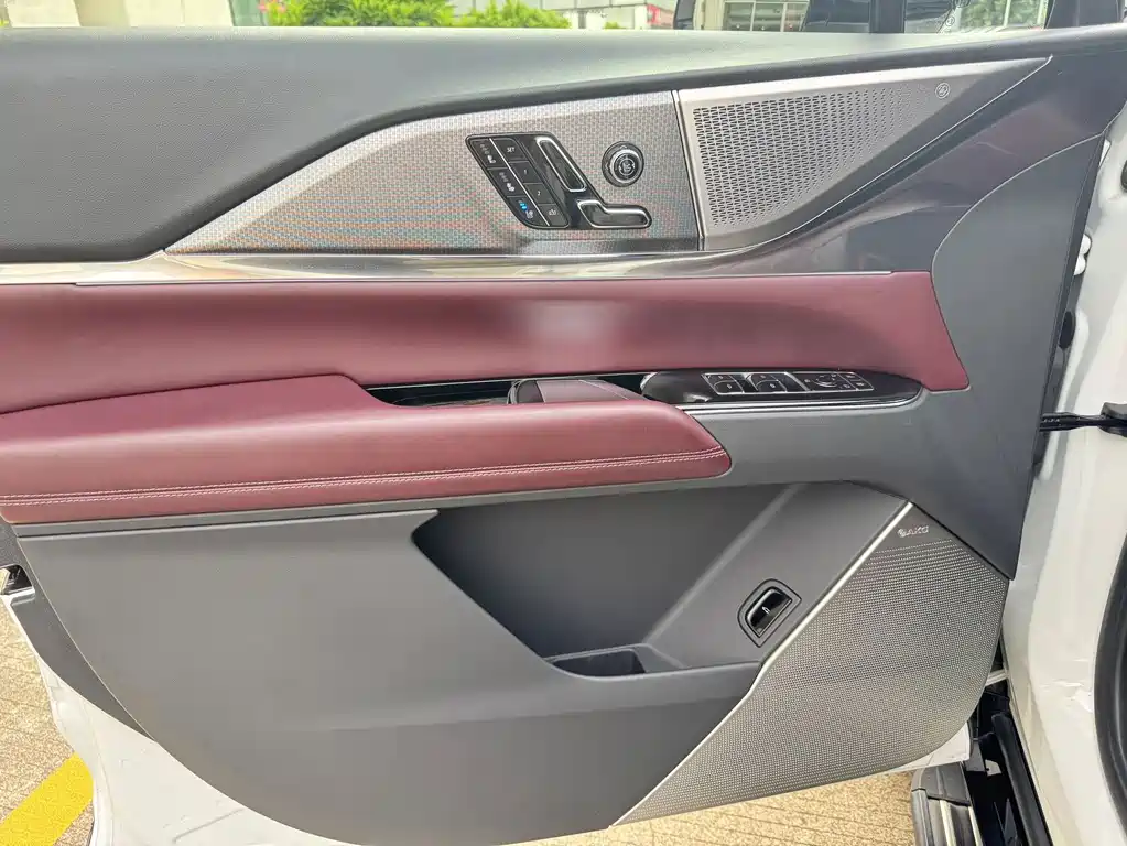 Cadillac XT5 2024 — фото 12