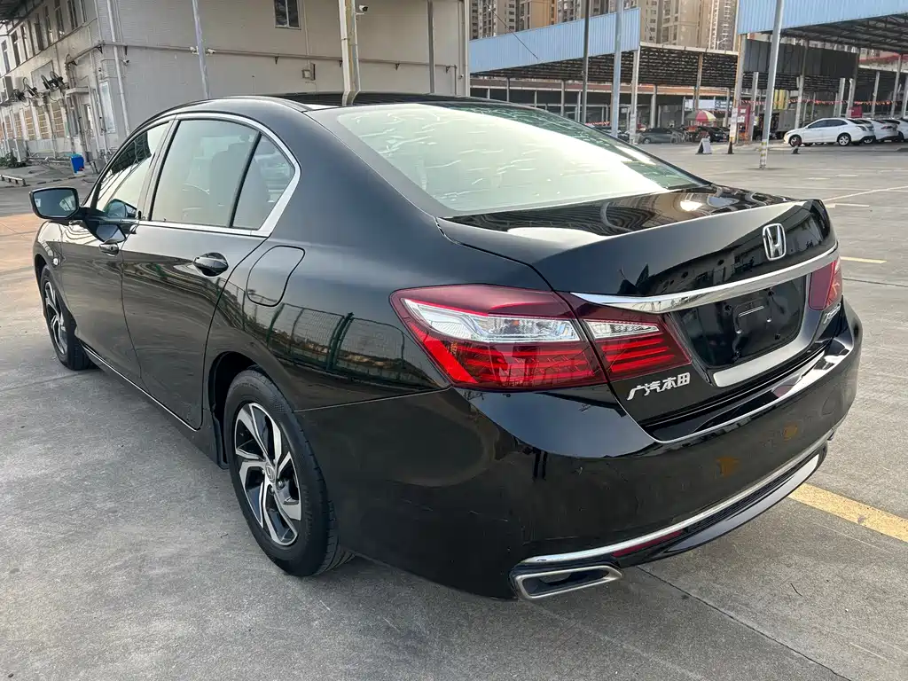 Honda Accord 2018 — фото 6
