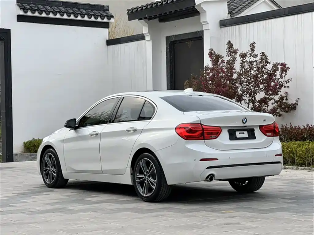 BMW 1 Series 2019 — фото 23