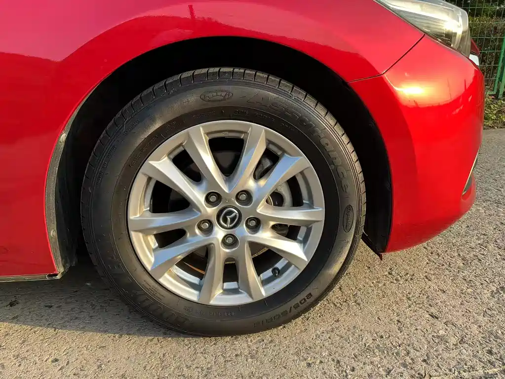 Mazda 3 Axela 2018 — фото 17