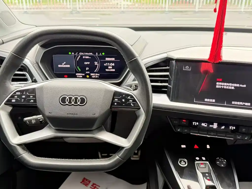 Audi Q4 e-tron 2024 — фото 8