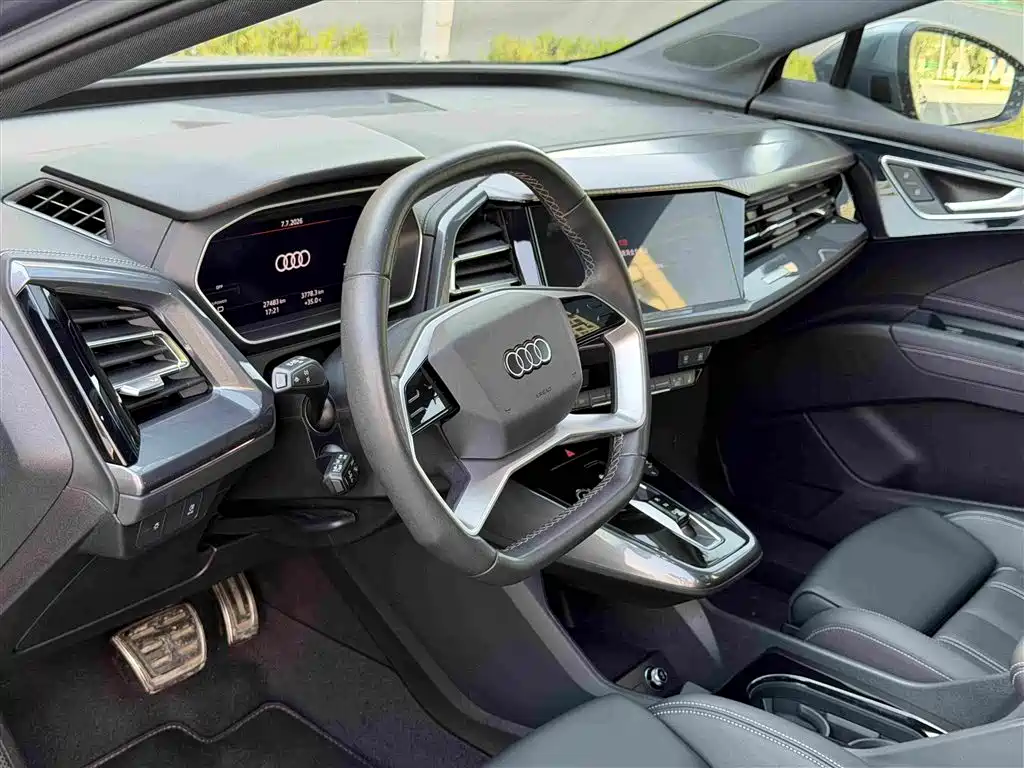 Audi Q4 E-Tron 2025 — фото 11