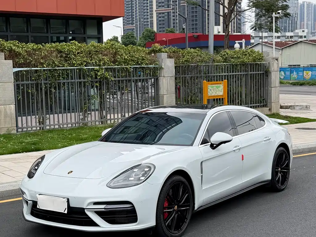 Porsche Panamera 2019 — фото 1