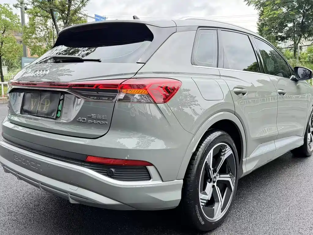 Audi Q4 e-tron 2024 — фото 11