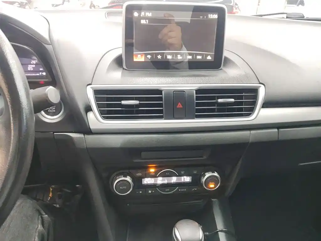 Mazda 3 Axela 2016 — фото 13