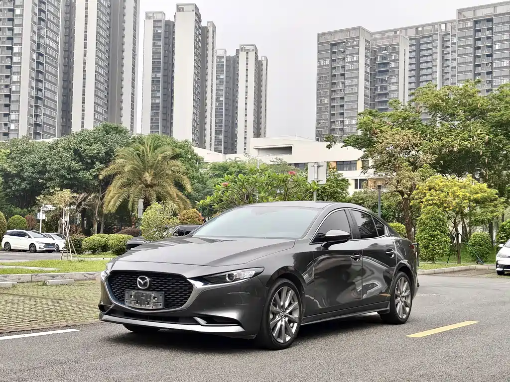 Mazda 3 Axela 2022 — фото 2