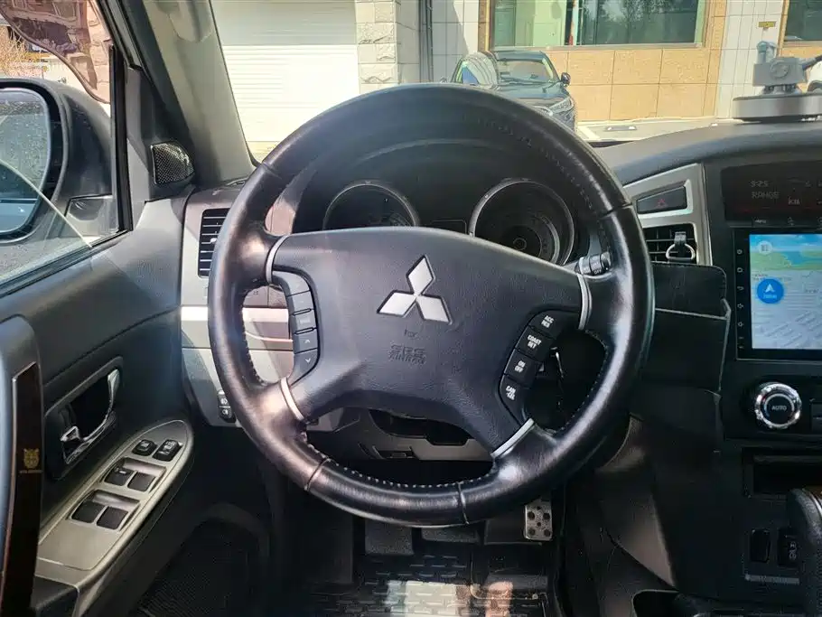 Mitsubishi Pajero 2018 — фото 15