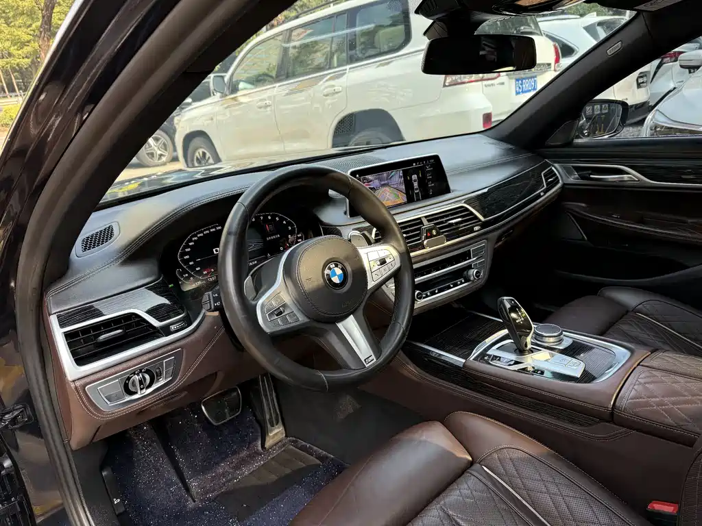 BMW 7 Series 2021 — фото 15