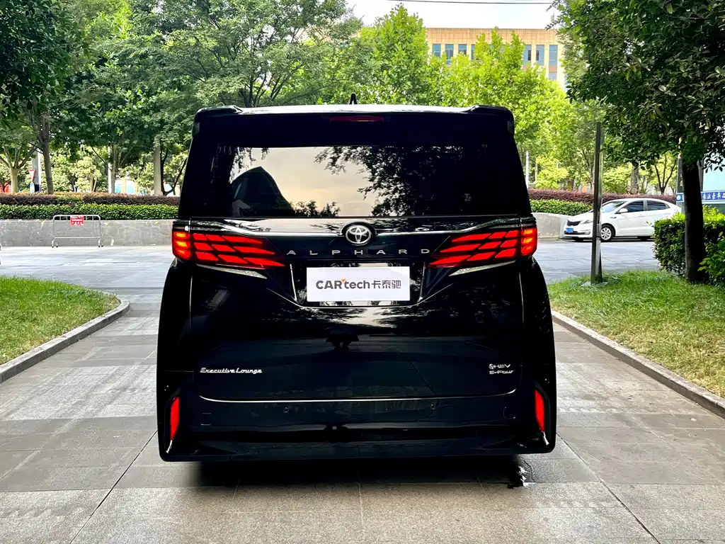 Toyota Alphard 2024 — фото 4
