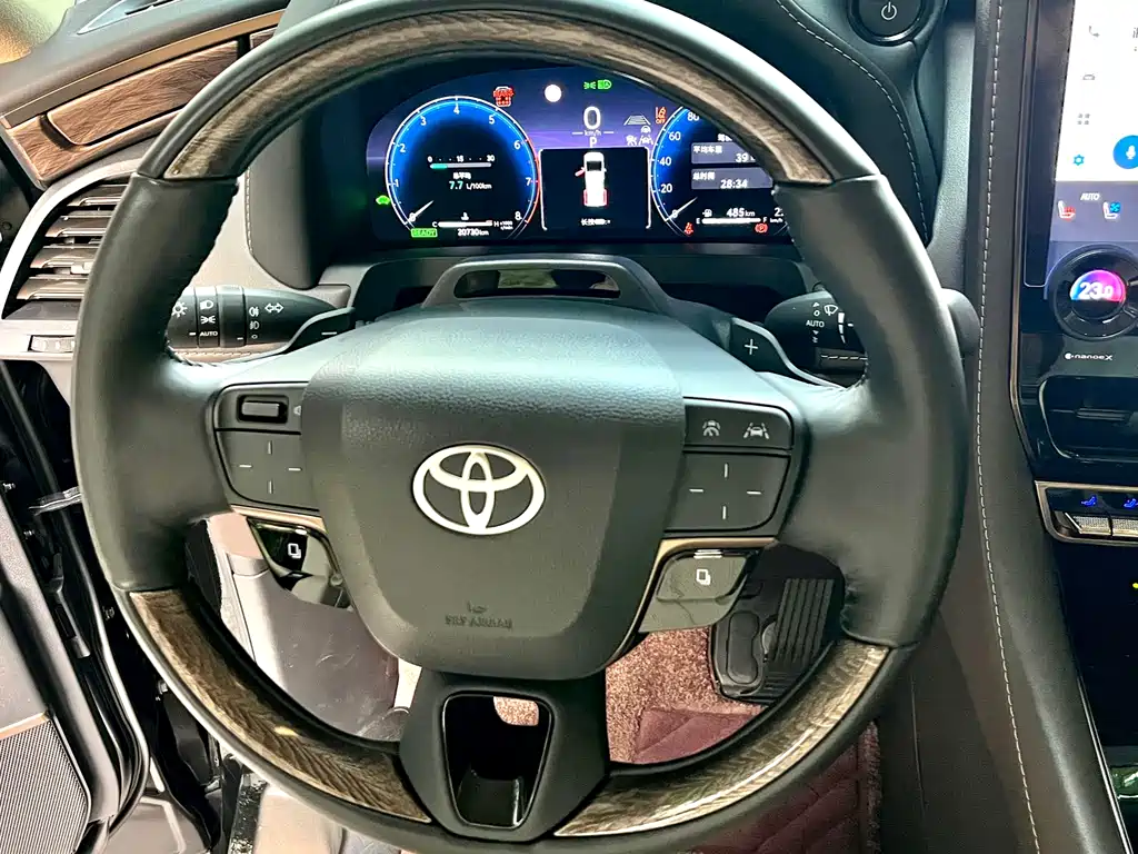 Toyota Alphard 2024 — фото 12
