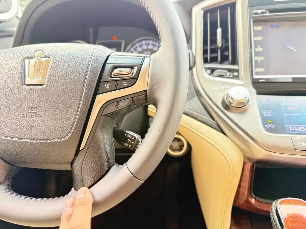 Toyota Crown 2016 — фото 12