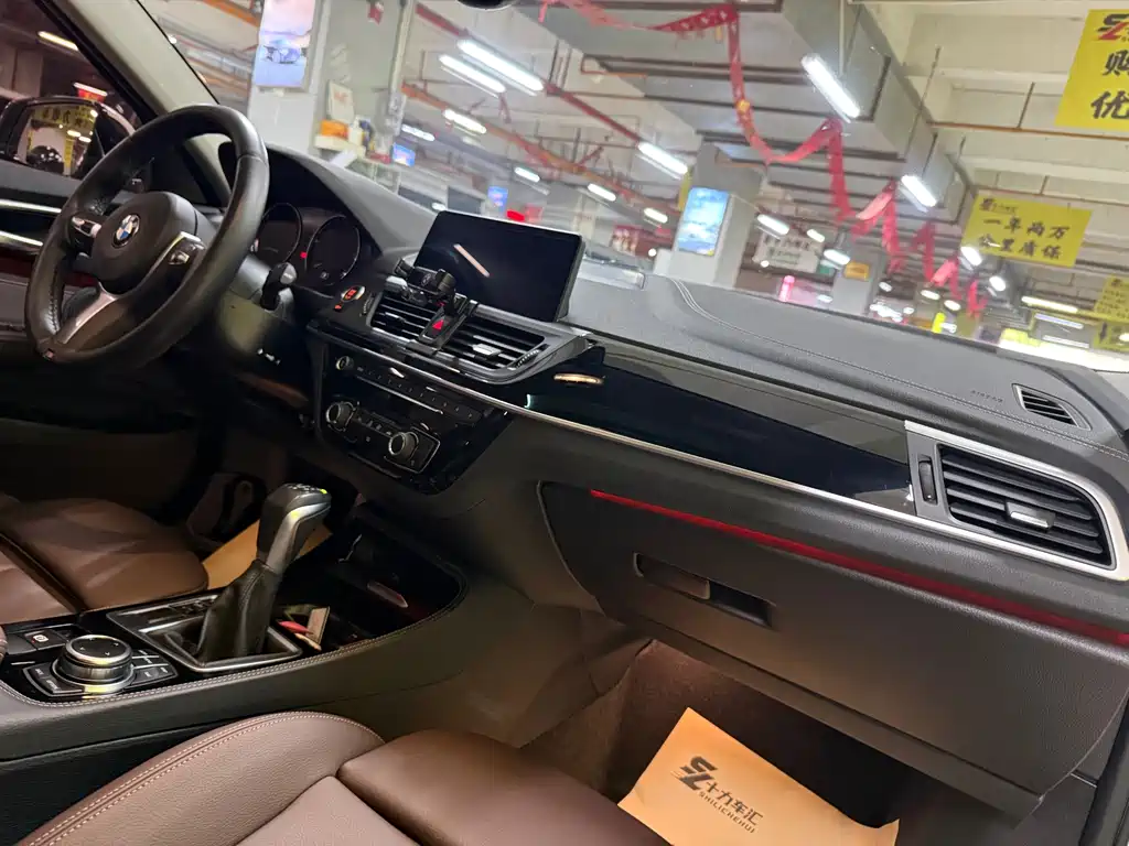 BMW 1 Series 2019 — фото 17