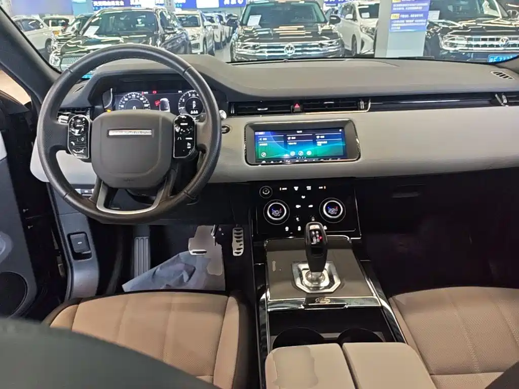 Land Rover Evoque 2021 — фото 10