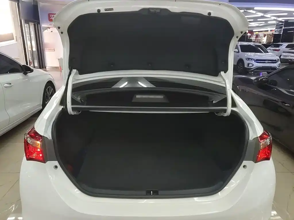 Toyota Corolla 2018 — фото 19