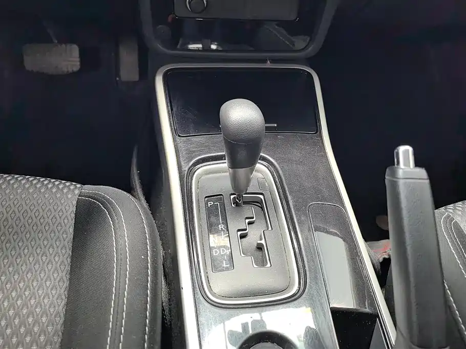 Mitsubishi Outlander 2023 — фото 16