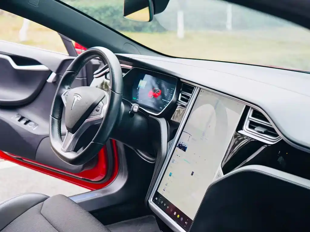 Tesla Model S 2017 — фото 16