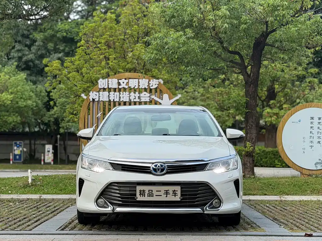 Toyota Camry 2016 — фото 2