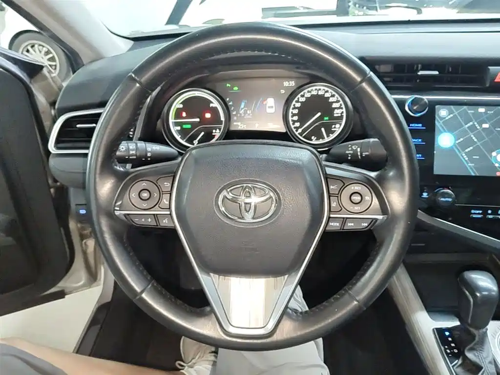 Toyota Camry 2019 — фото 11
