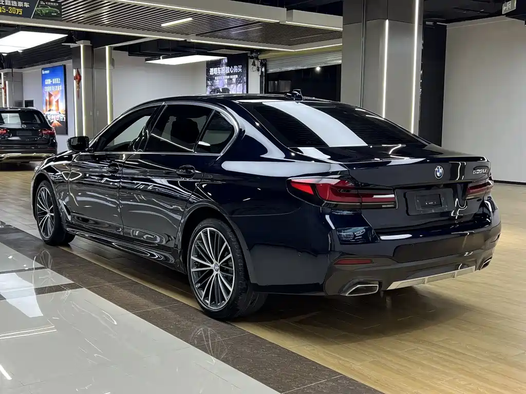BMW 5 Series 2023 — фото 11