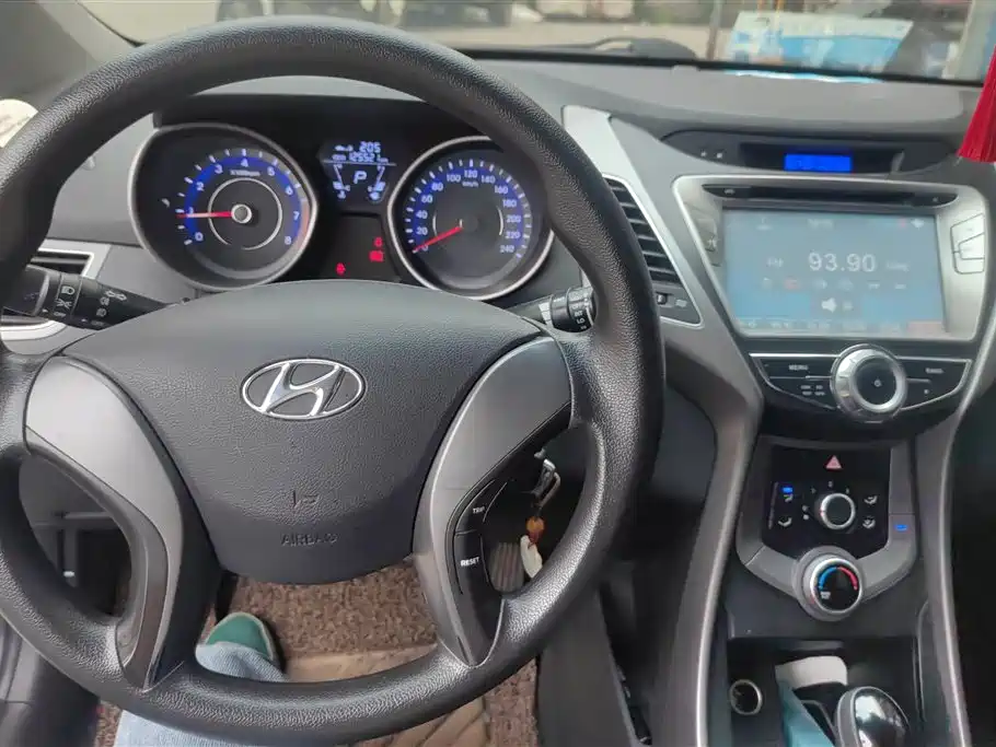 Hyundai Elantra Langdong 2016 — фото 12