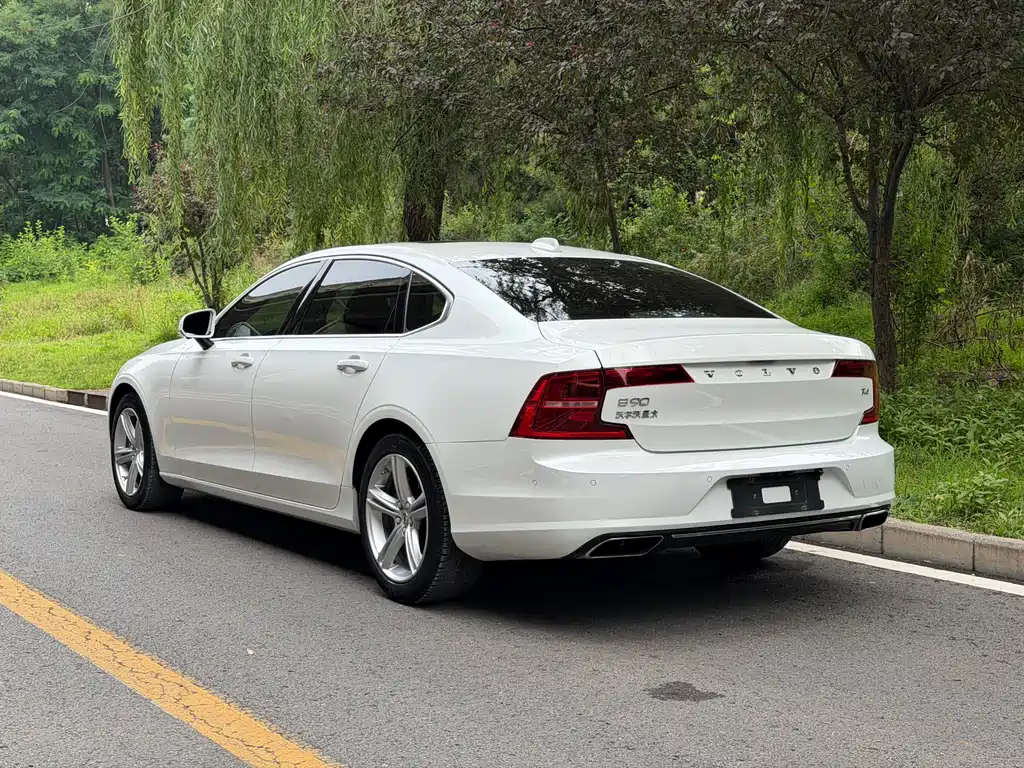 Volvo S90 2017 — фото 17