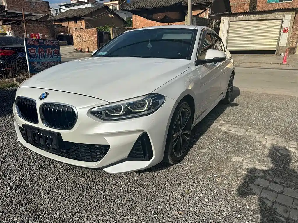 BMW 1 Series 2021 — фото 1