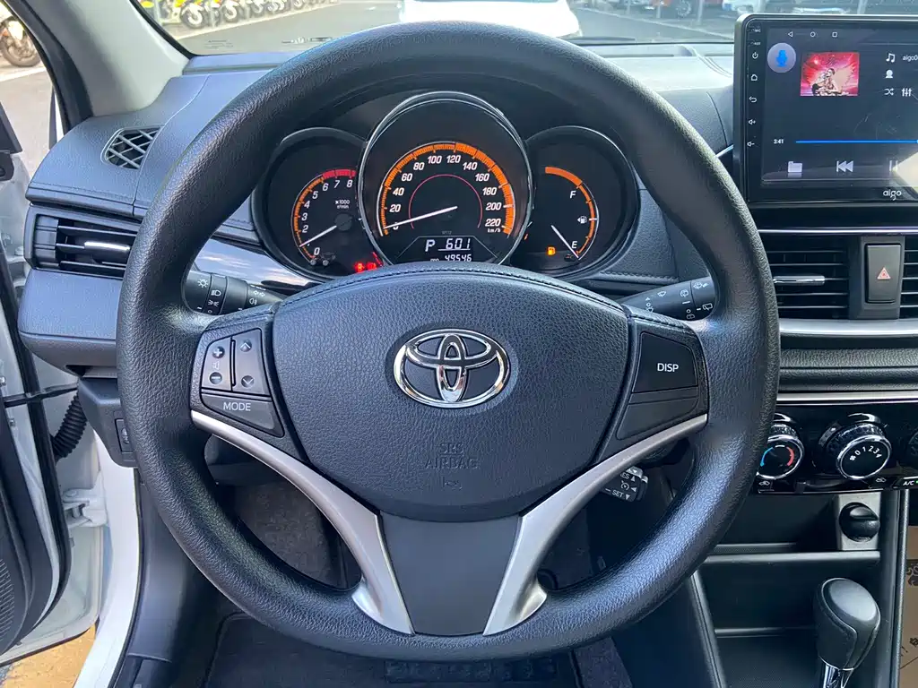 Toyota Yaris L 2022 — фото 16