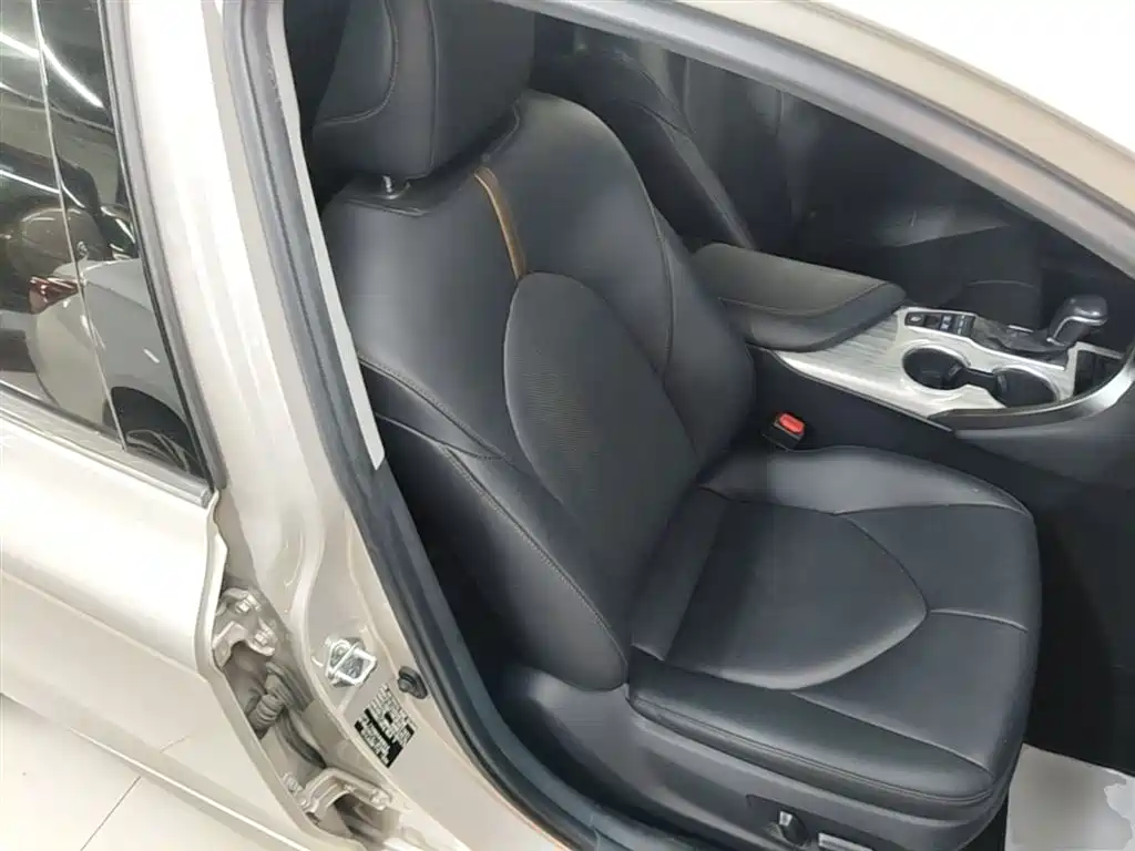 Toyota Camry 2019 — фото 25
