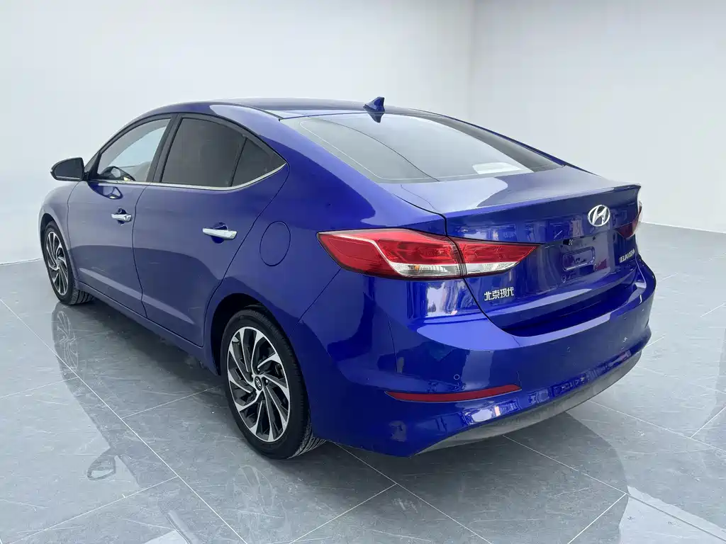Hyundai Elantra 2020 — фото 17