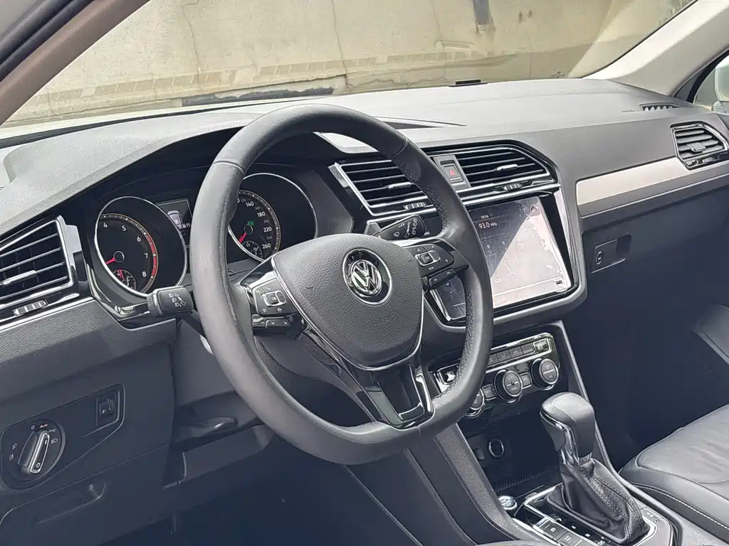 Volkswagen Tiguan L 2020 — фото 9