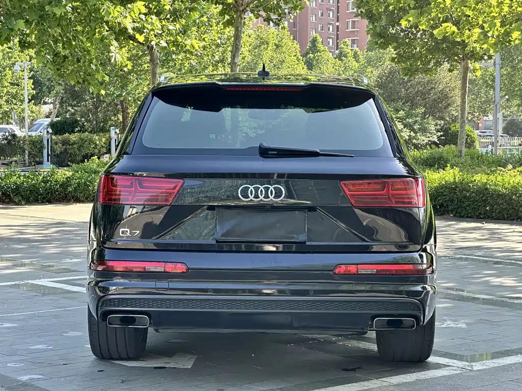 Audi Q7 2018 — фото 11