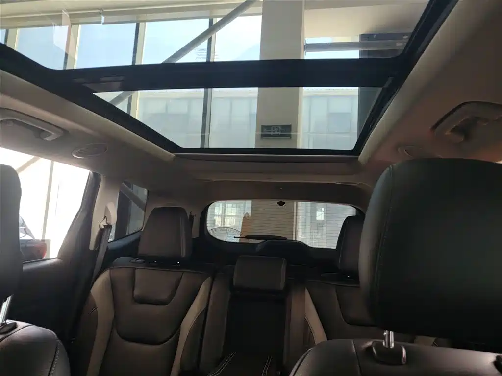 Ford Edge 2018 — фото 17
