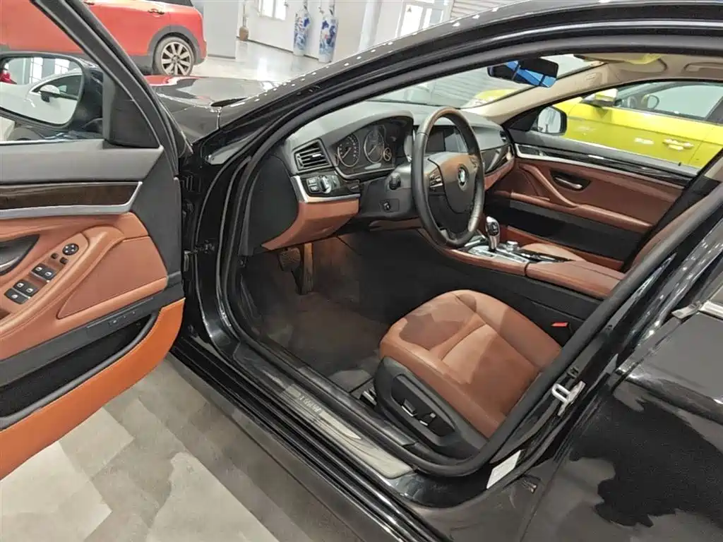 BMW 5 Series 2015 — фото 16