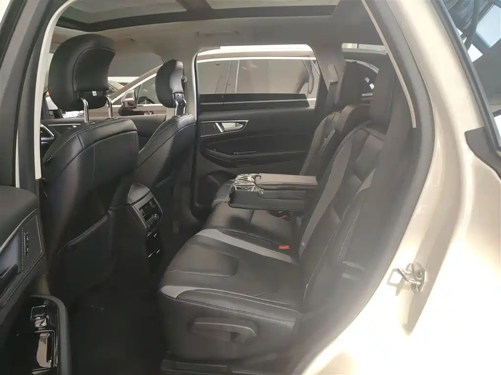 Ford Edge 2018 — фото 15