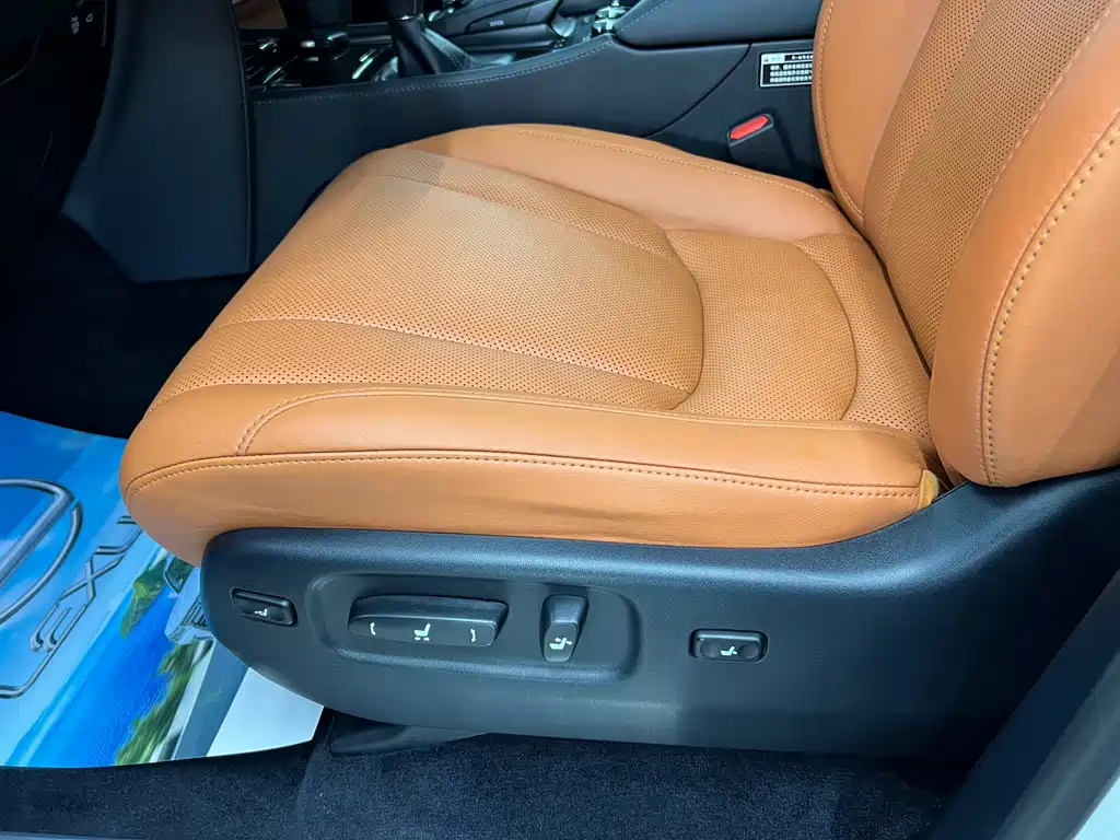 Lexus LX 2017 — фото 16