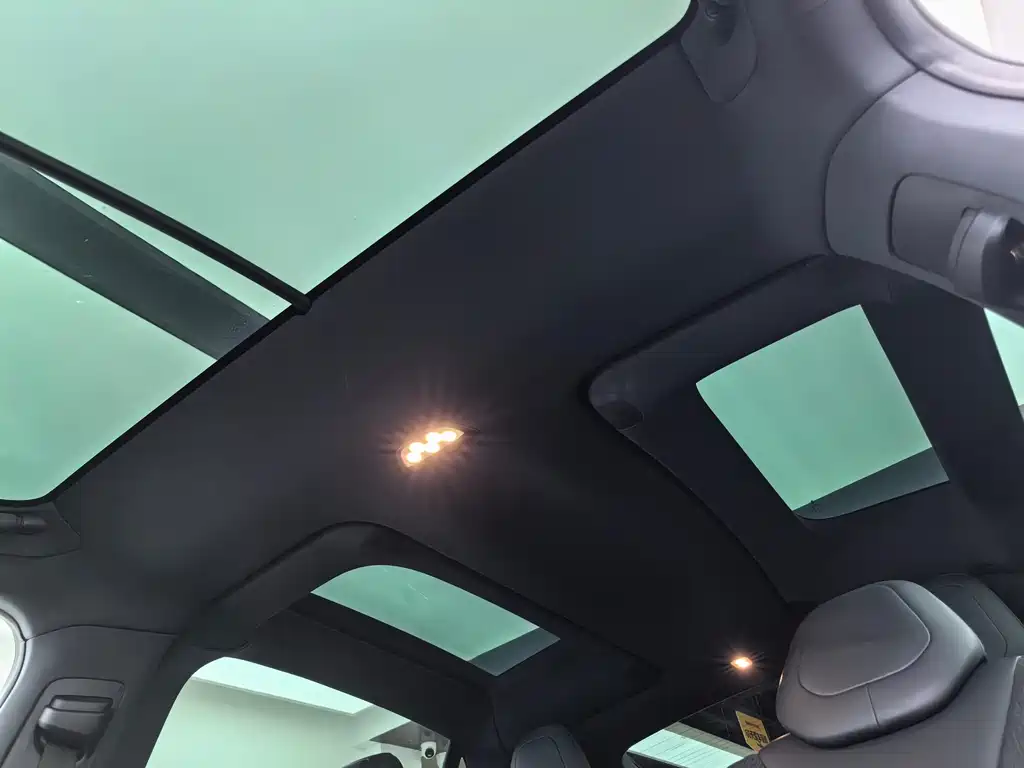 Tesla Model X 2018 — фото 46