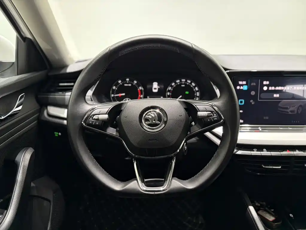 Skoda Octavia 2022 — фото 13