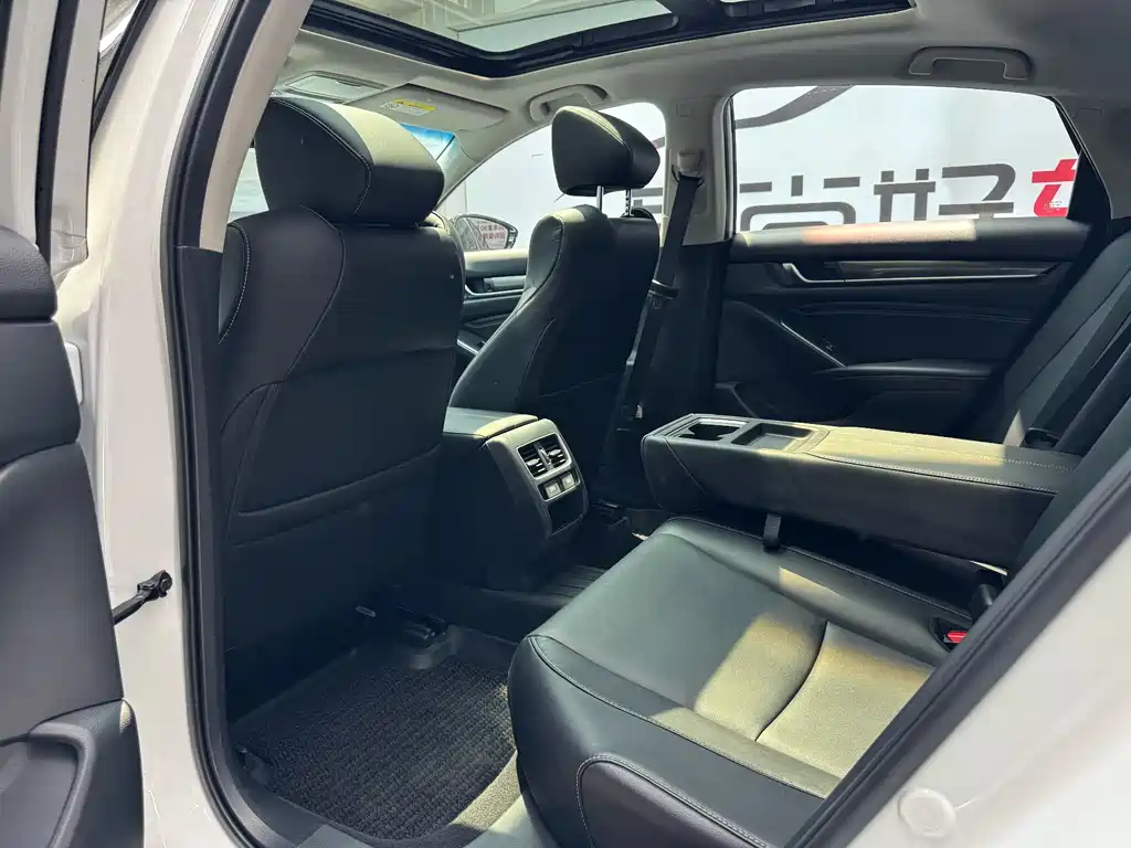 Honda Accord 2022 — фото 12