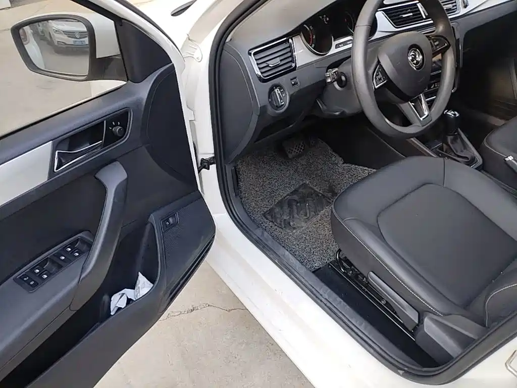 Skoda Rapid 2022 — фото 16