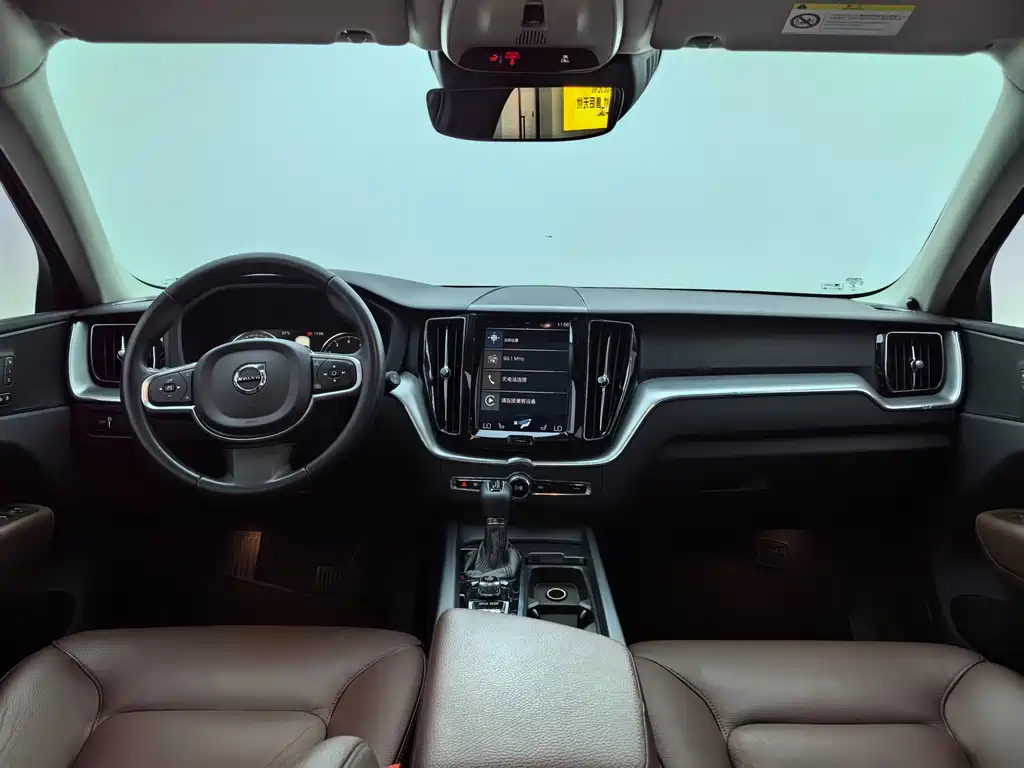 Volvo XC60 2018 — фото 20