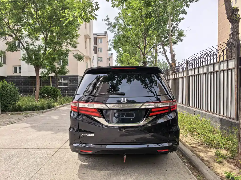 Honda Odyssey 2015 — фото 8