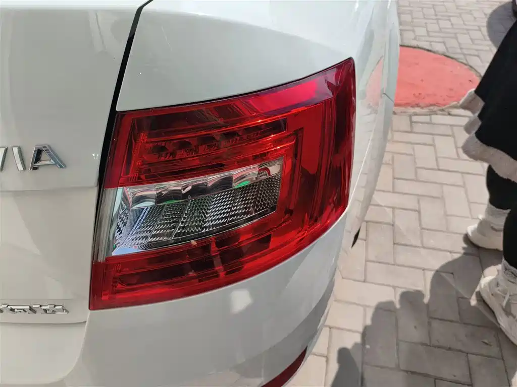 Skoda Octavia 2018 — фото 24