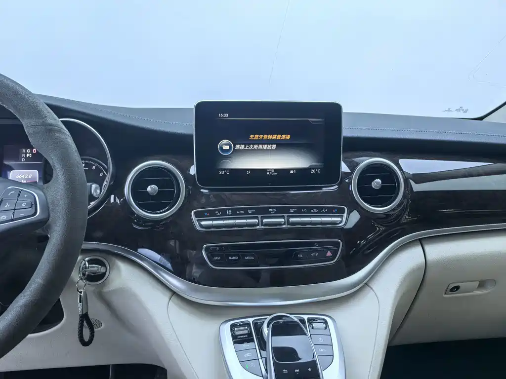 Mercedes-Benz V-Class 2020 — фото 16