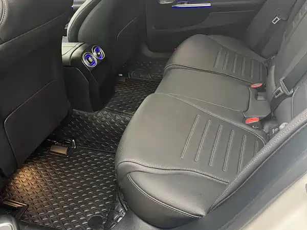 Mercedes-Benz C-Class 2024