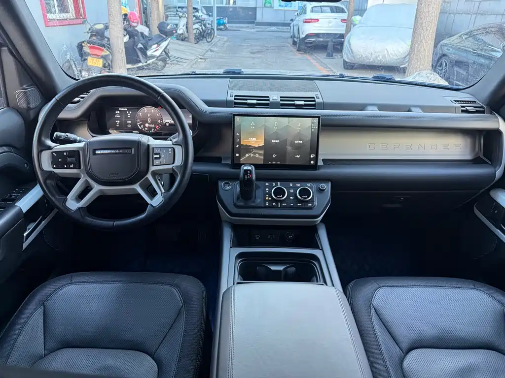 Land Rover Defender 2023 — фото 8