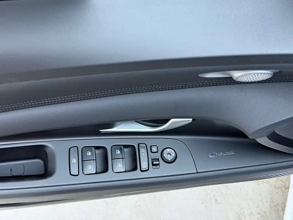 Hyundai Elantra 2023 — фото 4