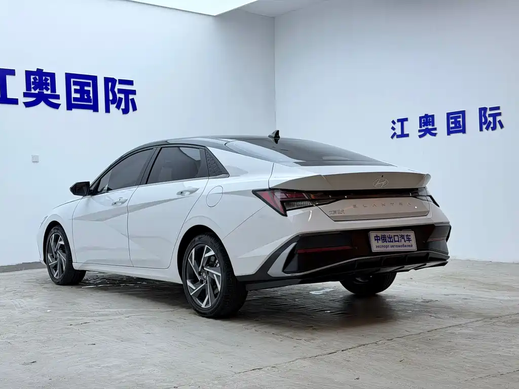 Hyundai Elantra 2023 — фото 22